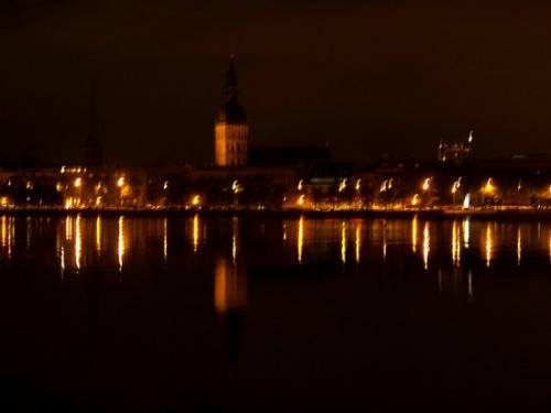Rigaer Bruecken bei Nacht (100_0328.JPG) wird geladen. Eindrucksvolle Fotos aus Lettland erwarten Sie.